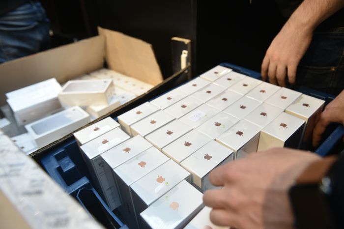 Старт продаж iPhone 7 и iPhone 7 Plus в ГУМе