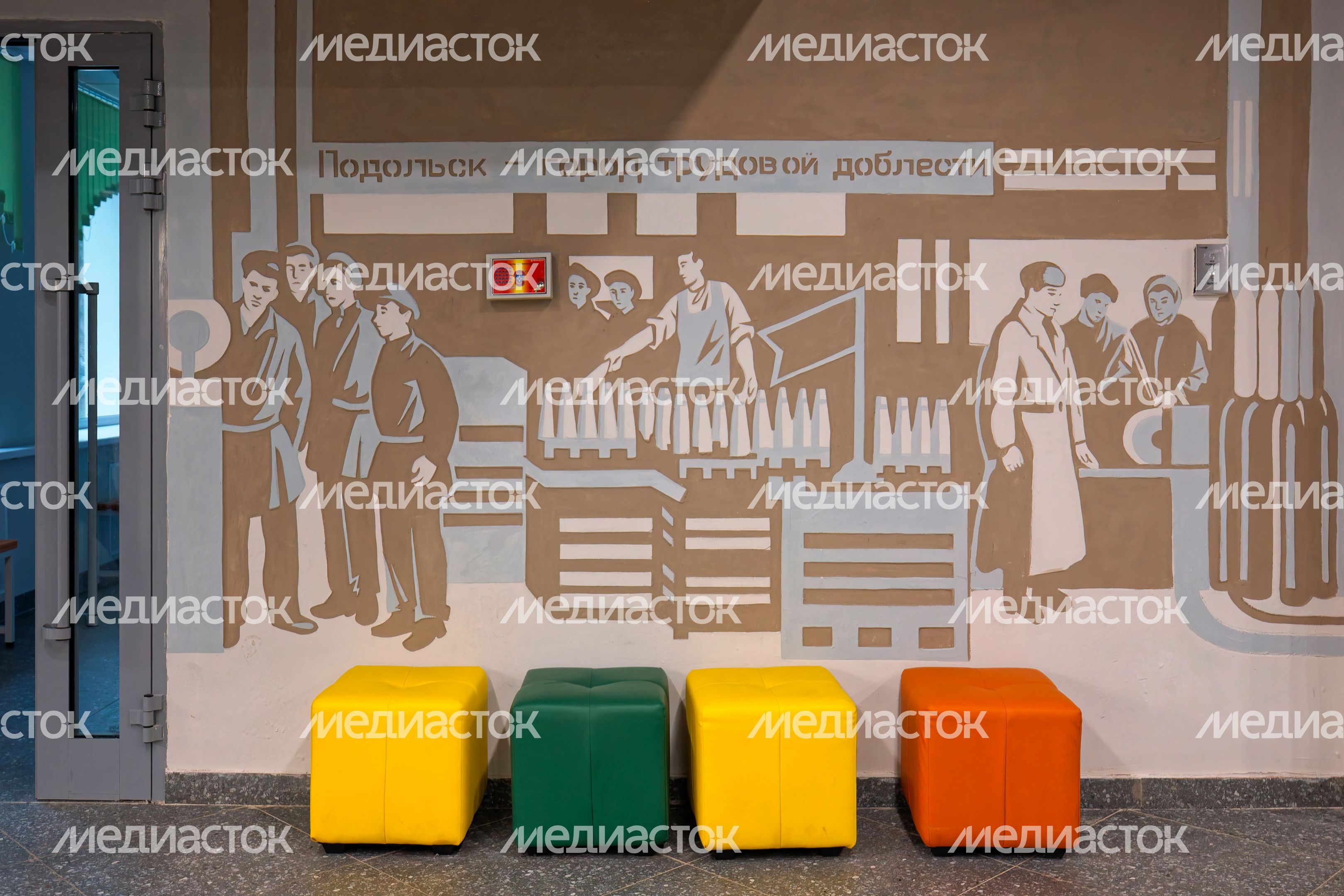 Роспись стен в Академическом корпусе Гимназии имени Подольских курсантов после капитального ремонта в Подольске Роспись стен в Академическом корпусе Гимназии имени Подольских курсантов после капитального ремонта в Подольске