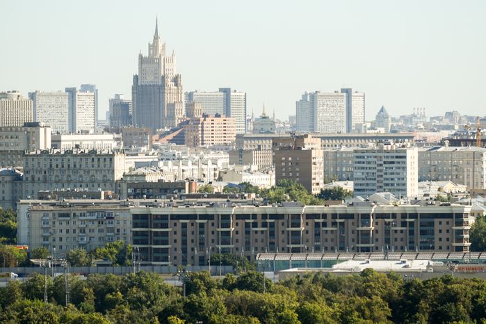 Запуск аттракциона зиплайн на территории Воробьевых гор в Москве