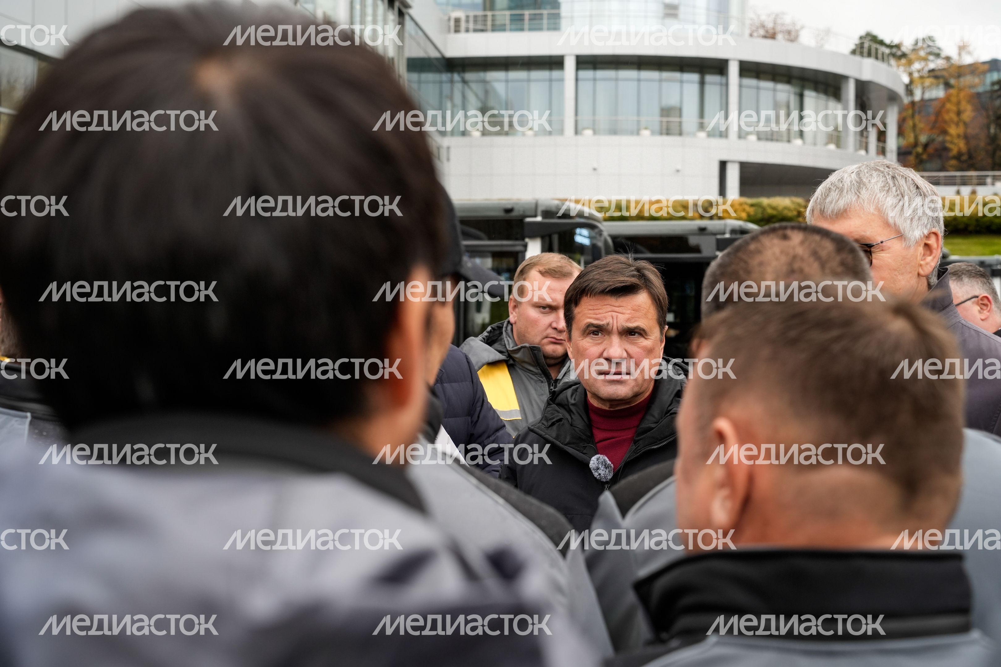 Андрей Воробьев передал партию новых автобусов округам Подмосковья Андрей Воробьев передал партию новых автобусов округам Подмосковья