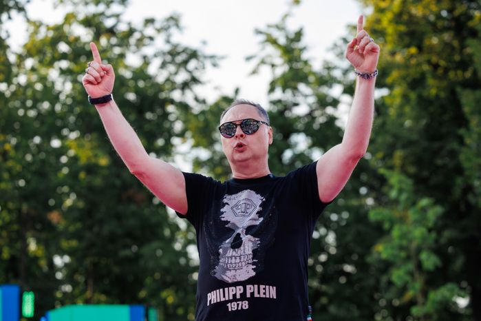 Группа "Рок-острова" на открытии VK Fest -2024 в московских "Лужниках"