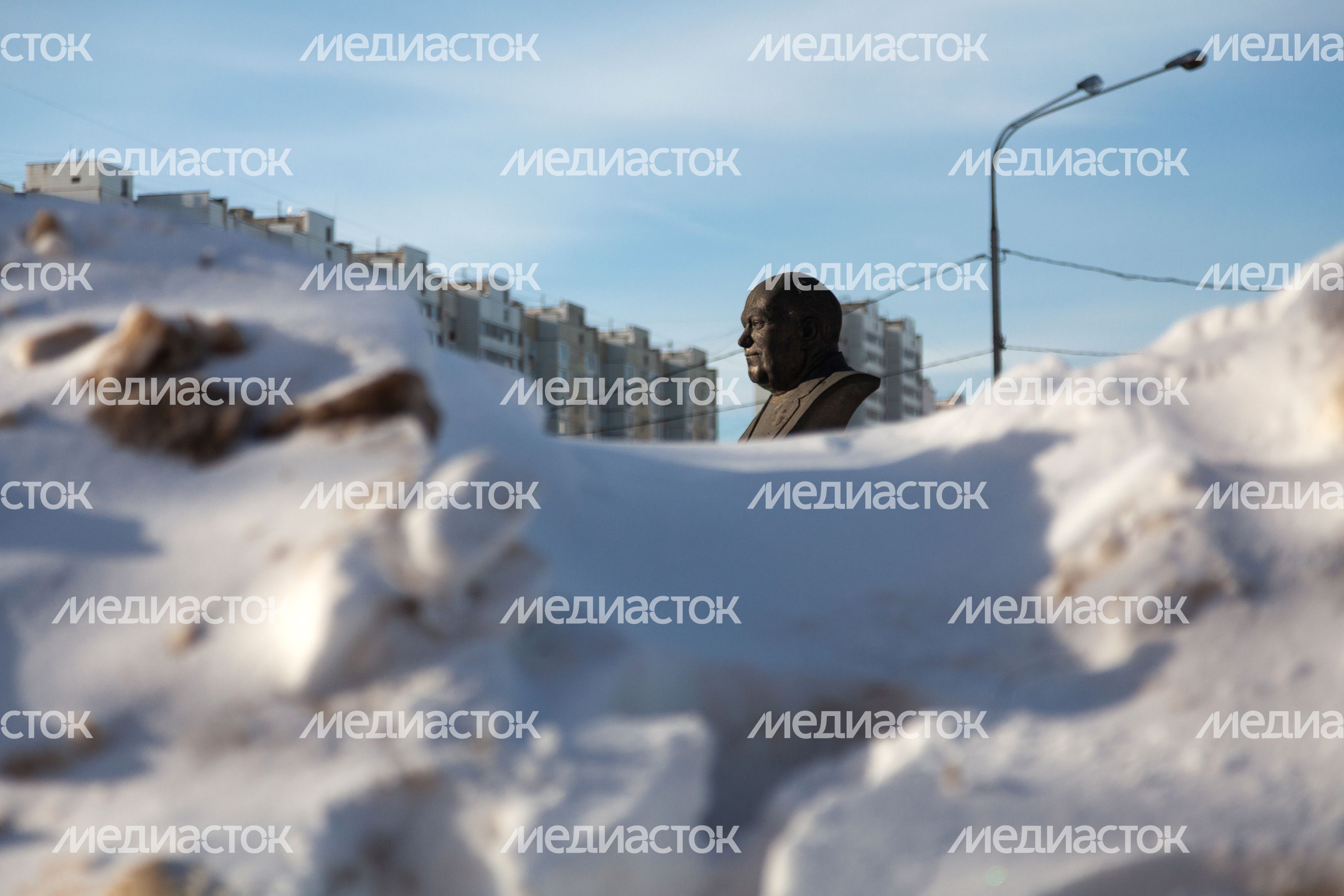 Бюст почетного гражданина города Дзержинский Н.Н. Лазурина на Лазуринском бульваре Бюст почетного гражданина города Дзержинский Н.Н. Лазурина на Лазуринском бульваре