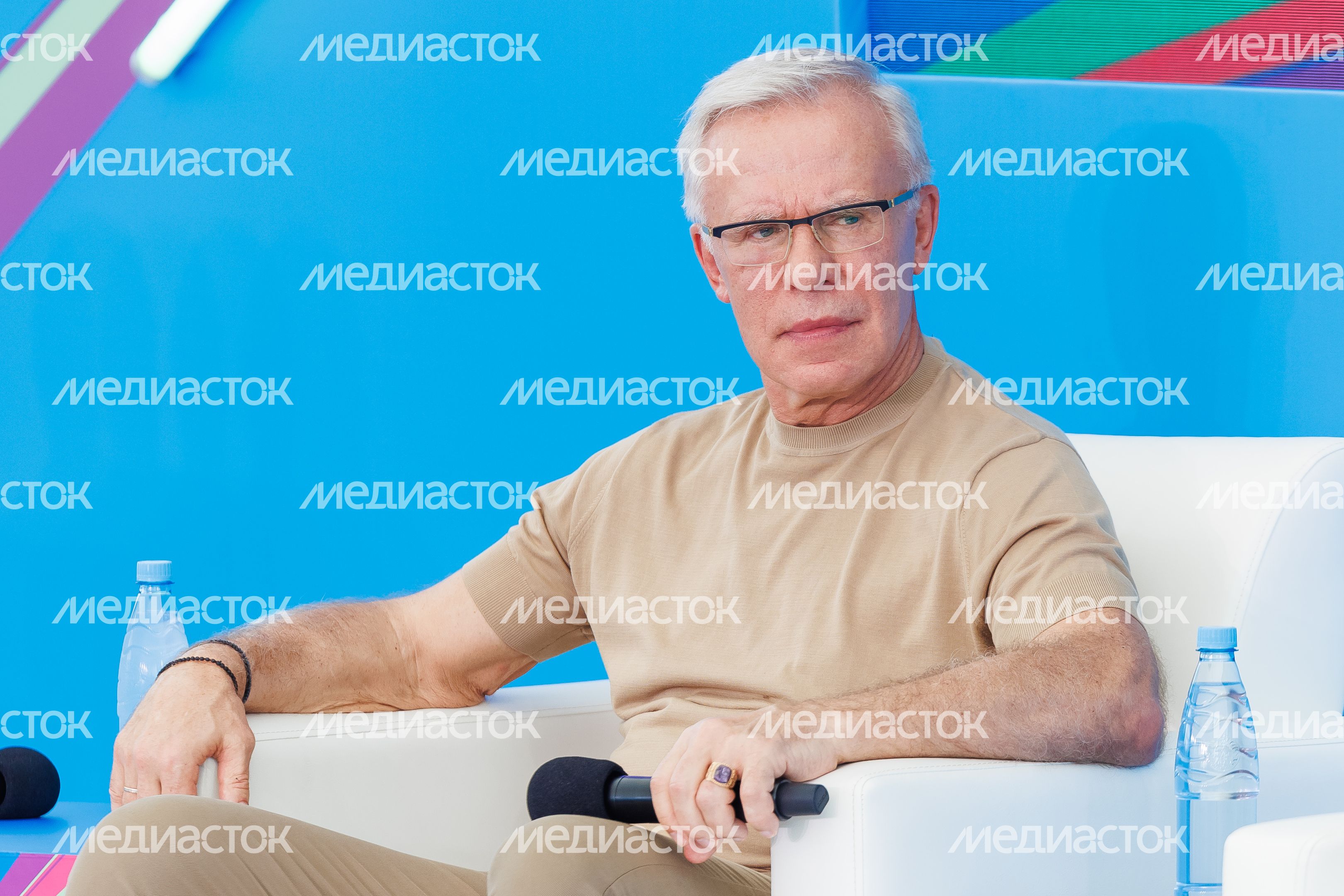 Хоккеист Вячеслав Фетисов на VK Fest -2024 в московских "Лужниках" Хоккеист Вячеслав Фетисов на VK Fest -2024 в московских "Лужниках"