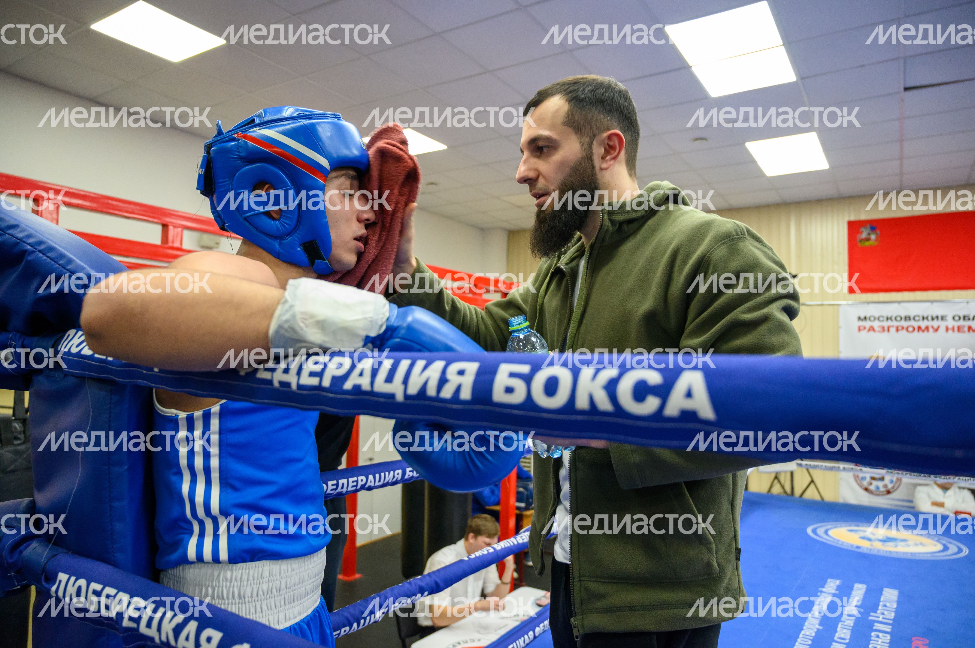 Соревнования по боксу в Люберцах, посвященные разгрому немецко-фашистских войск под Москвой Соревнования по боксу в Люберцах, посвященные разгрому немецко-фашистских войск под Москвой