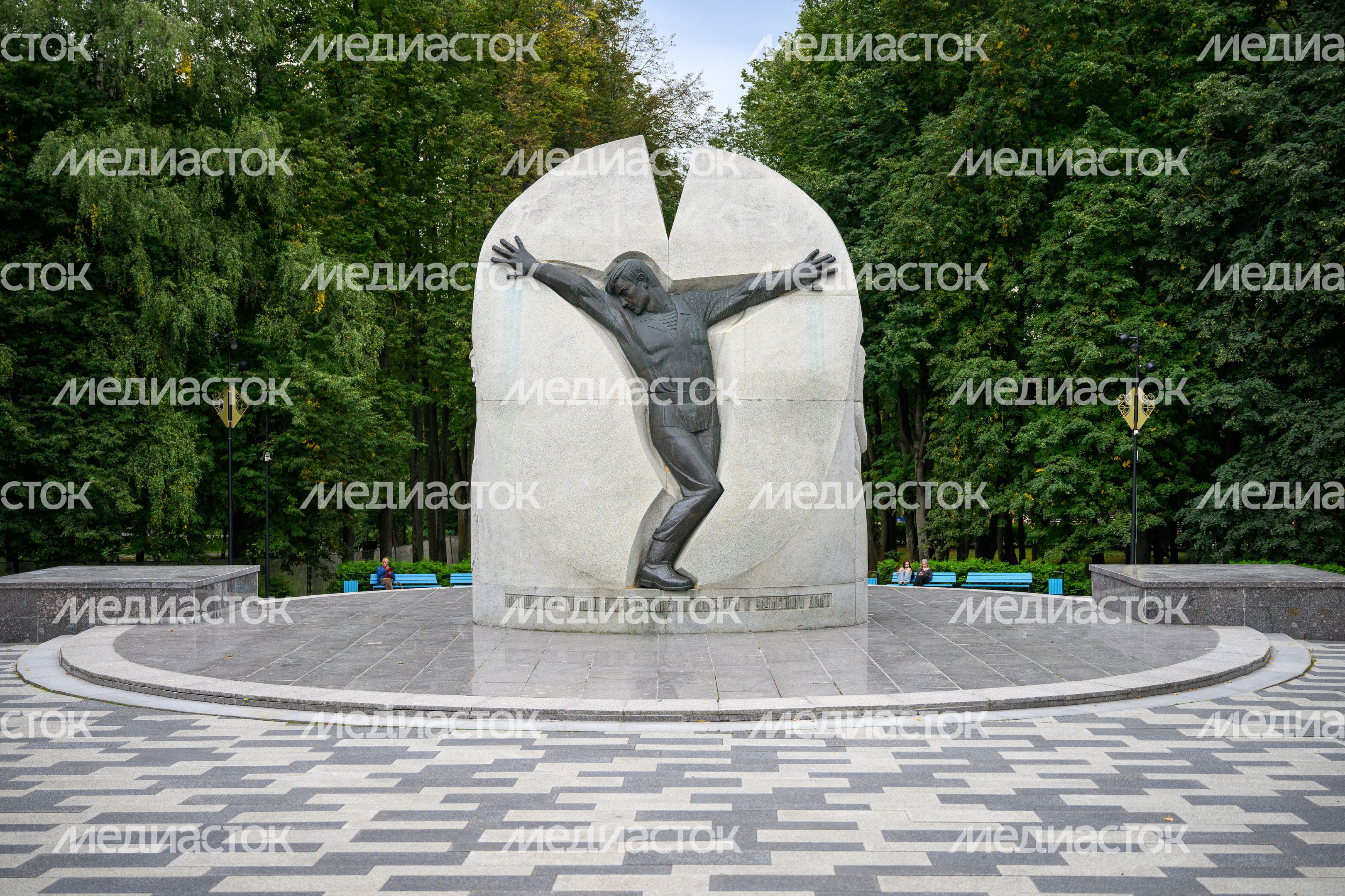 Памятник мытищинцам, погибшим при исполнении воинского и служебного долга и в локальных конфликтах, в парке Мира Памятник мытищинцам, погибшим при исполнении воинского и служебного долга и в локальных конфликтах, в парке Мира