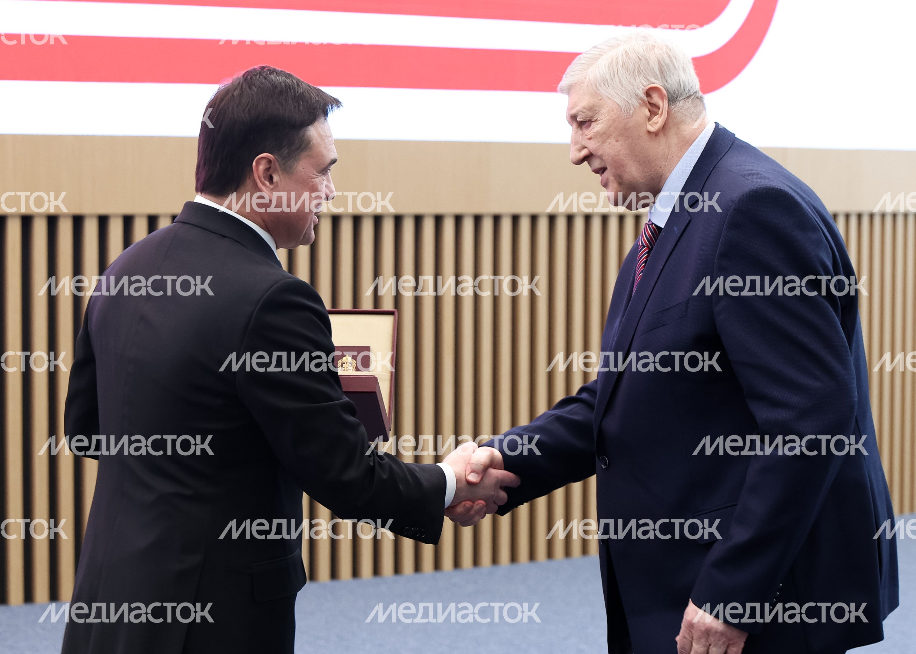 Андрей Воробьев открыл заседание Коллегии Министерства физической культуры и спорта Московской области Андрей Воробьев открыл заседание Коллегии Министерства физической культуры и спорта Московской области