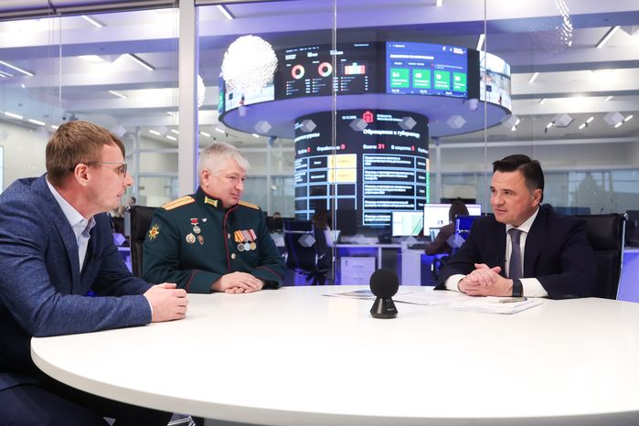 Андрей Воробьев выслушал просьбу старосты деревни Буняково и жителя села Красный Путь