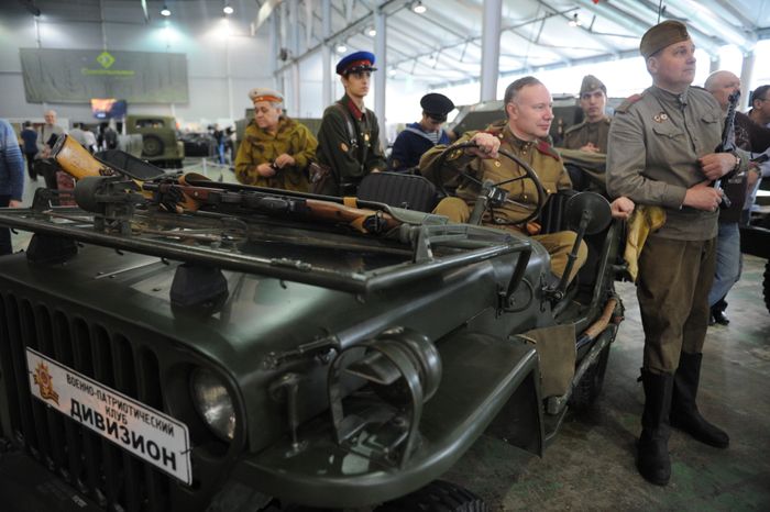 Выставка старинных автомобилей «Олдтаймер-Галерея» в парке Сокольники