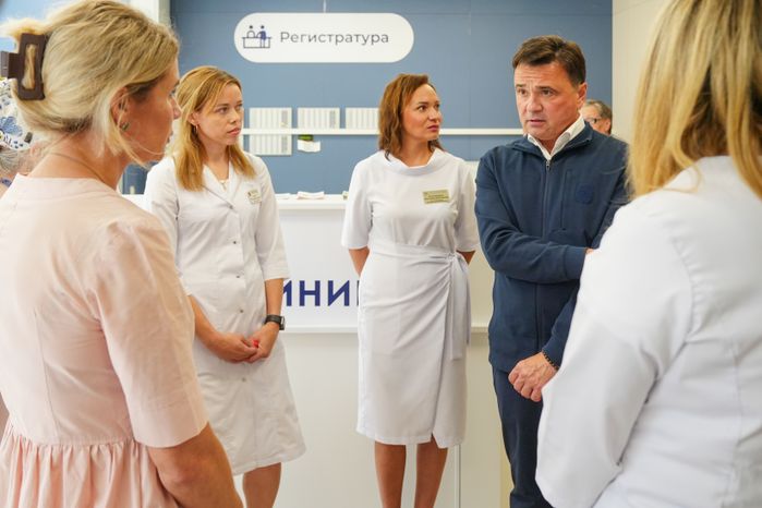 Андрей Воробьев посетил отремонтированную поликлинику в Дзержинском
