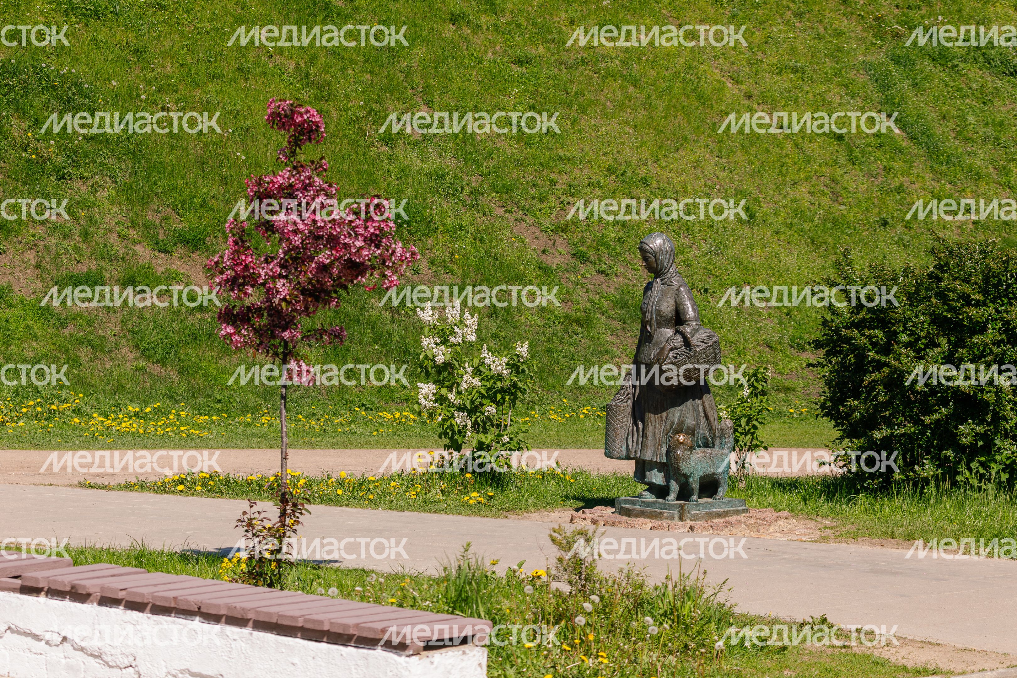 Ансамбль скульптур «Горожане» в Дмитрове Ансамбль скульптур «Горожане» в Дмитрове