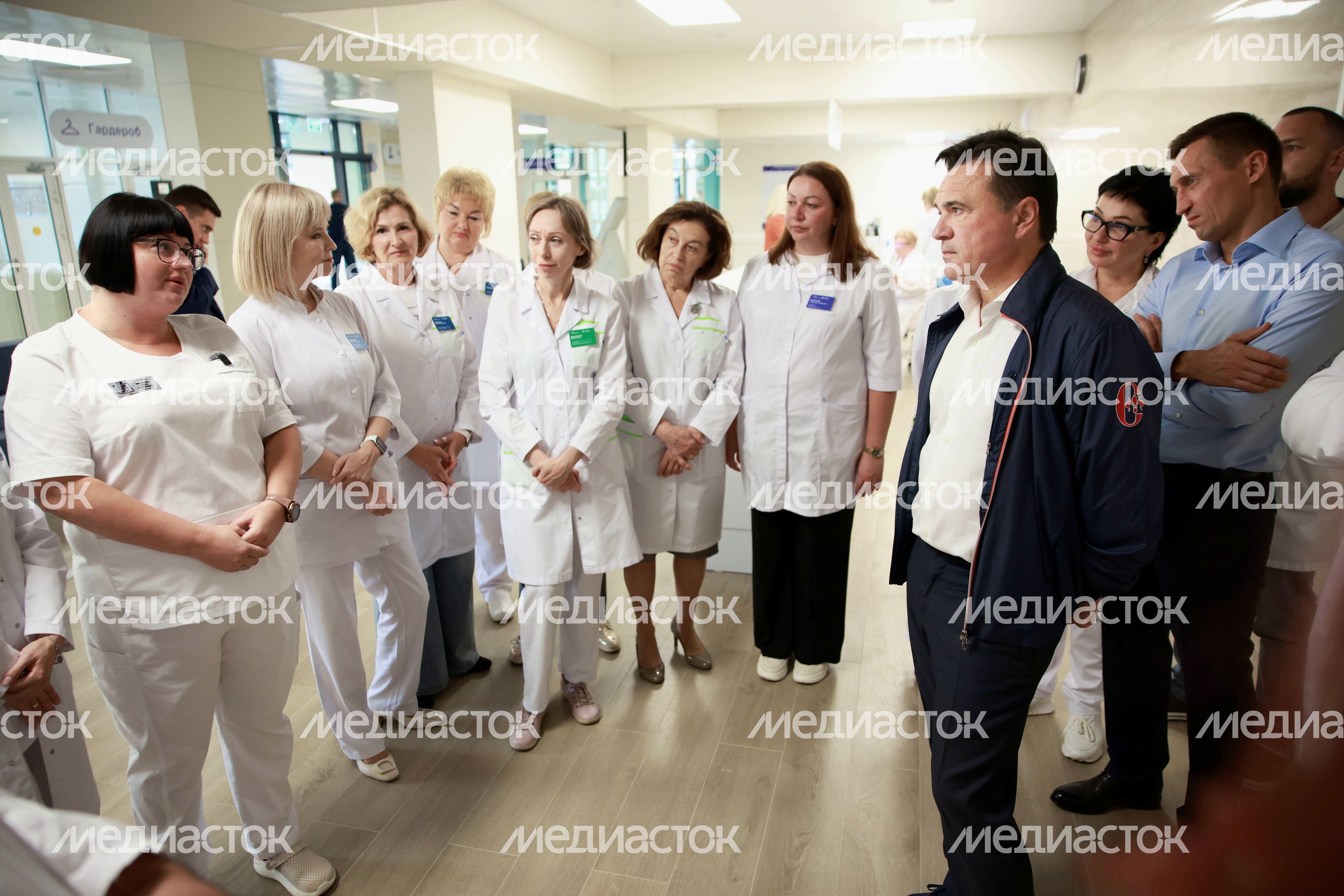 Андрей Воробьев пообщался с медицинским персоналом и пациентами новой комплексной поликлиники в Королёве Андрей Воробьев пообщался с медицинским персоналом и пациентами новой комплексной поликлиники в Королёве