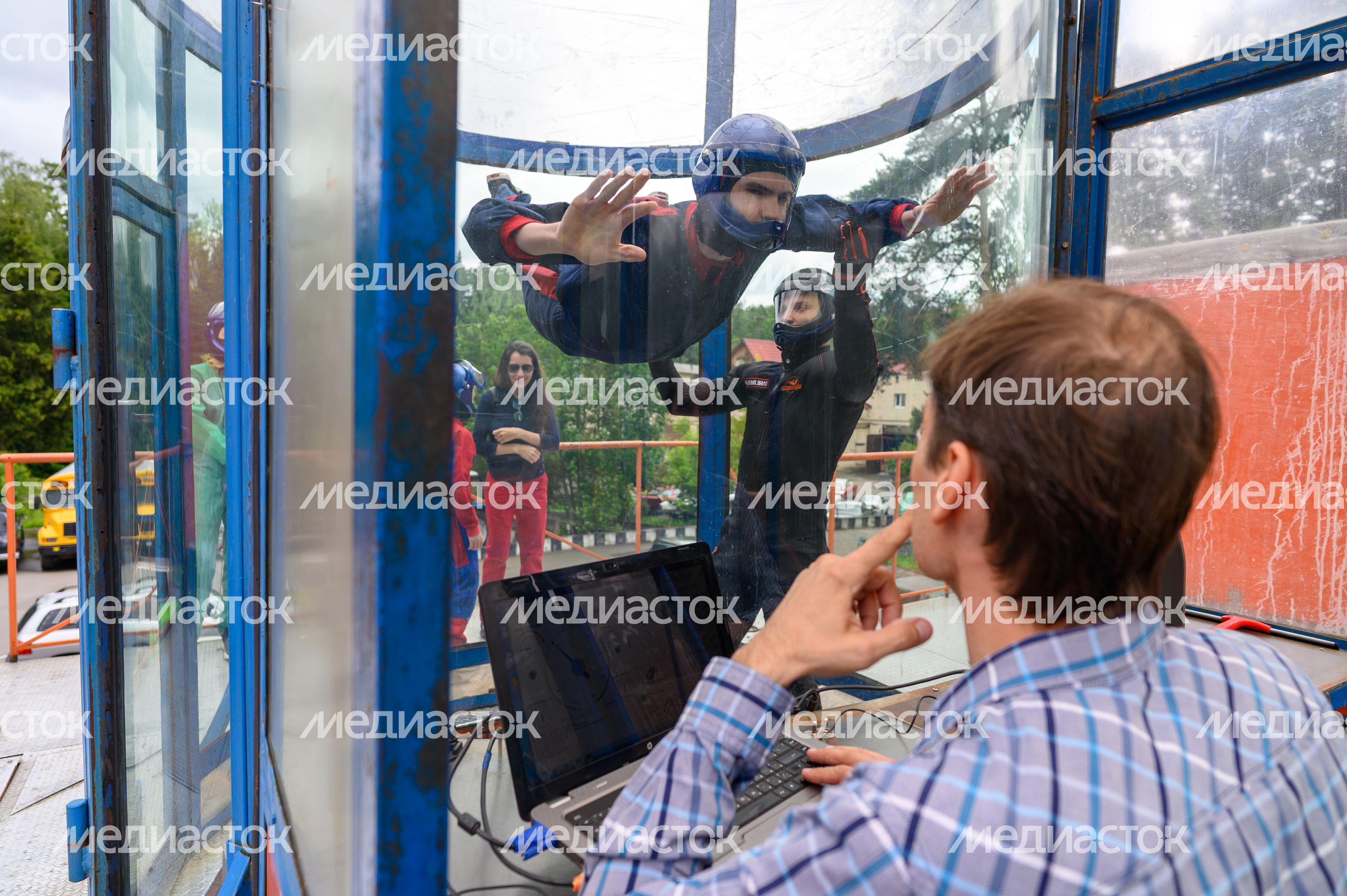 Свободное парение в аэродинамической трубе