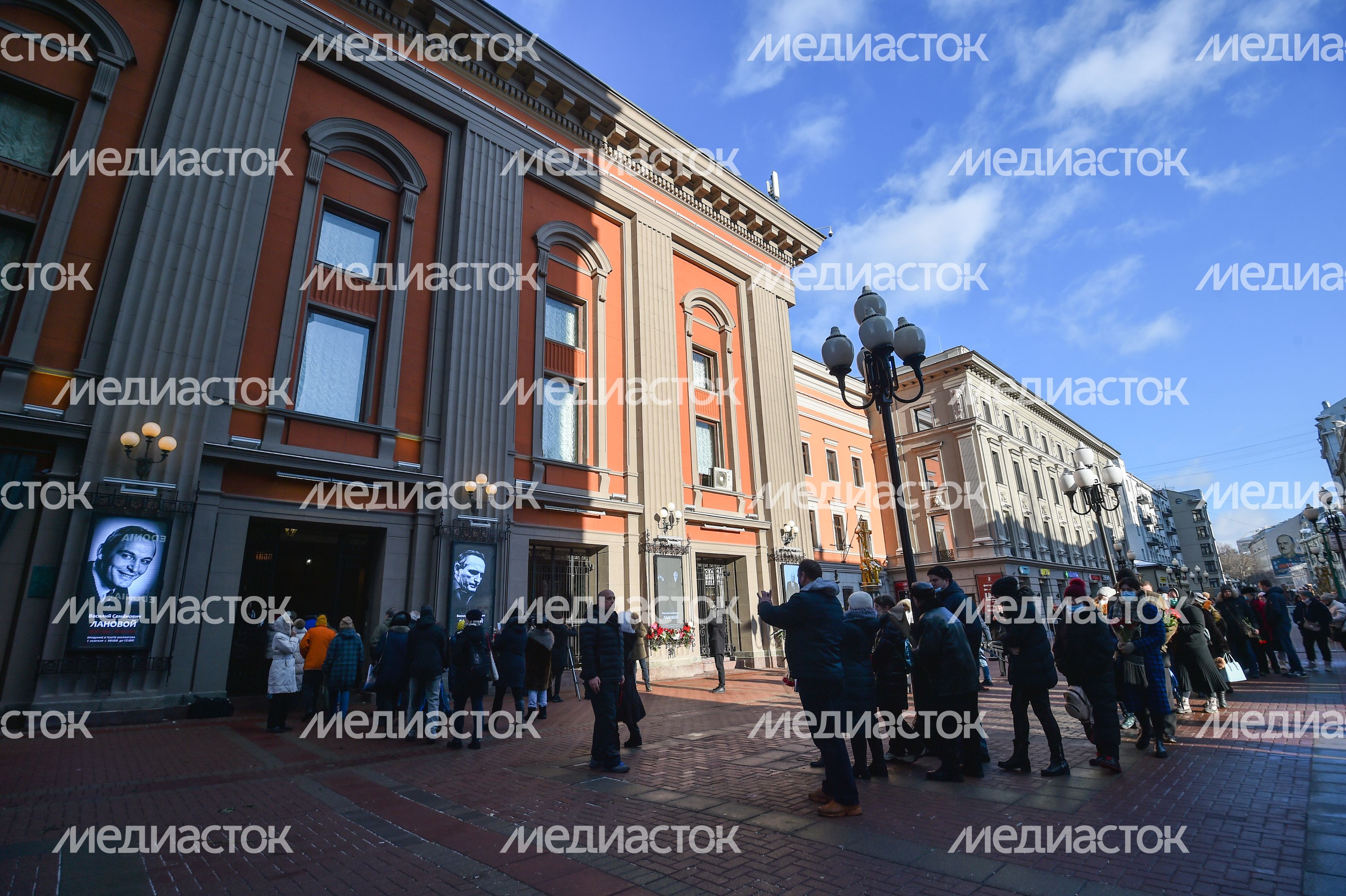 Церемония прощания с актером Василием Лановым в московском театре имени Вахтангова