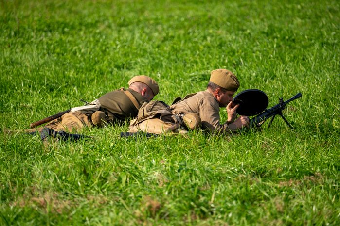 Идет бой в военно-исторической реконструкции Битвы за Москву