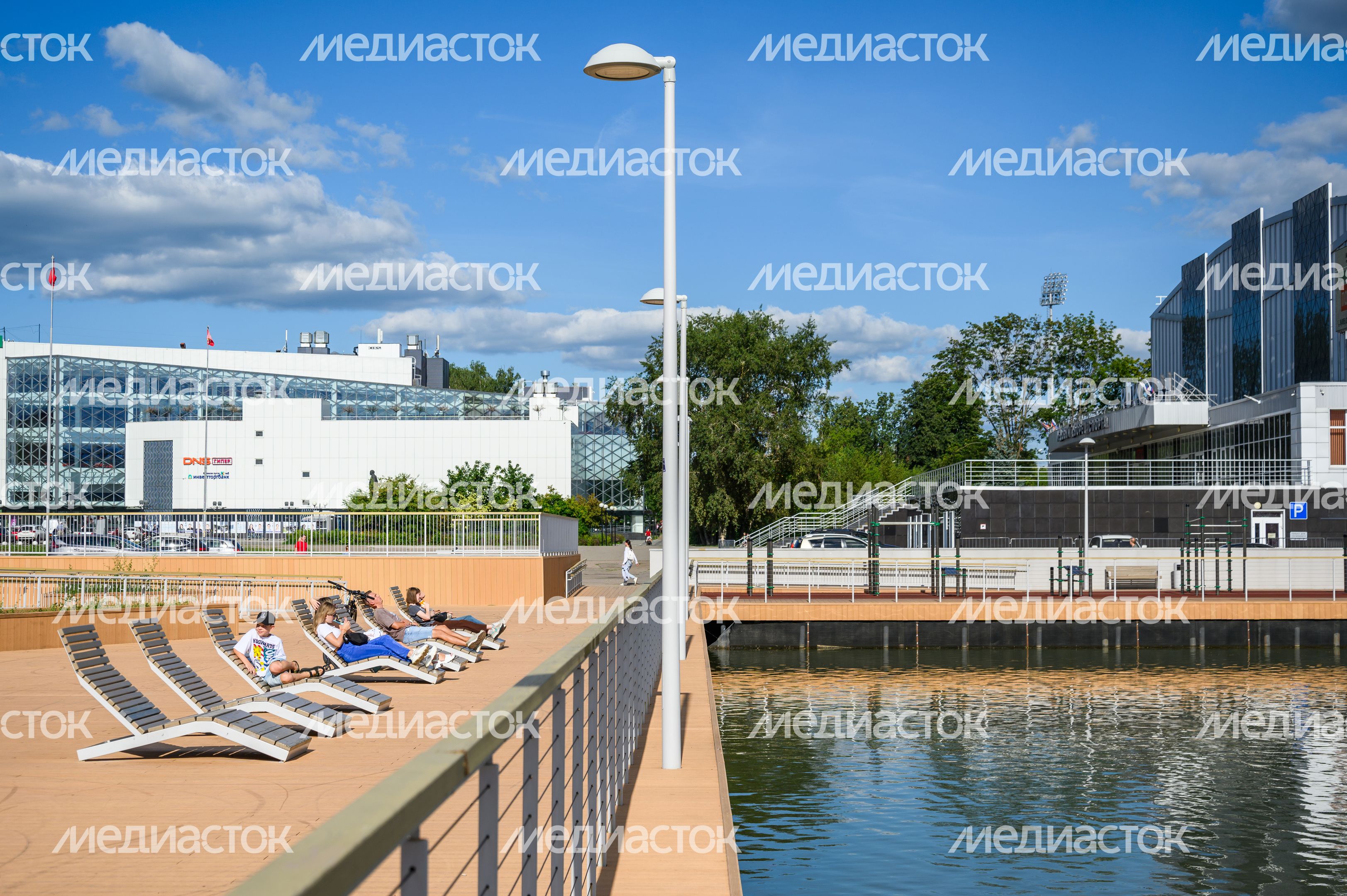 Пруд на улице Мира на центральной площади Электростали Пруд на улице Мира на центральной площади Электростали