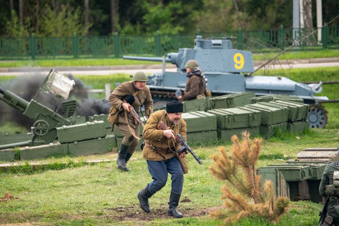 Военно-историческая реконструкция «Штурм Кенигсберга» в День Победы в парке «Патриот» Одинцовского округа