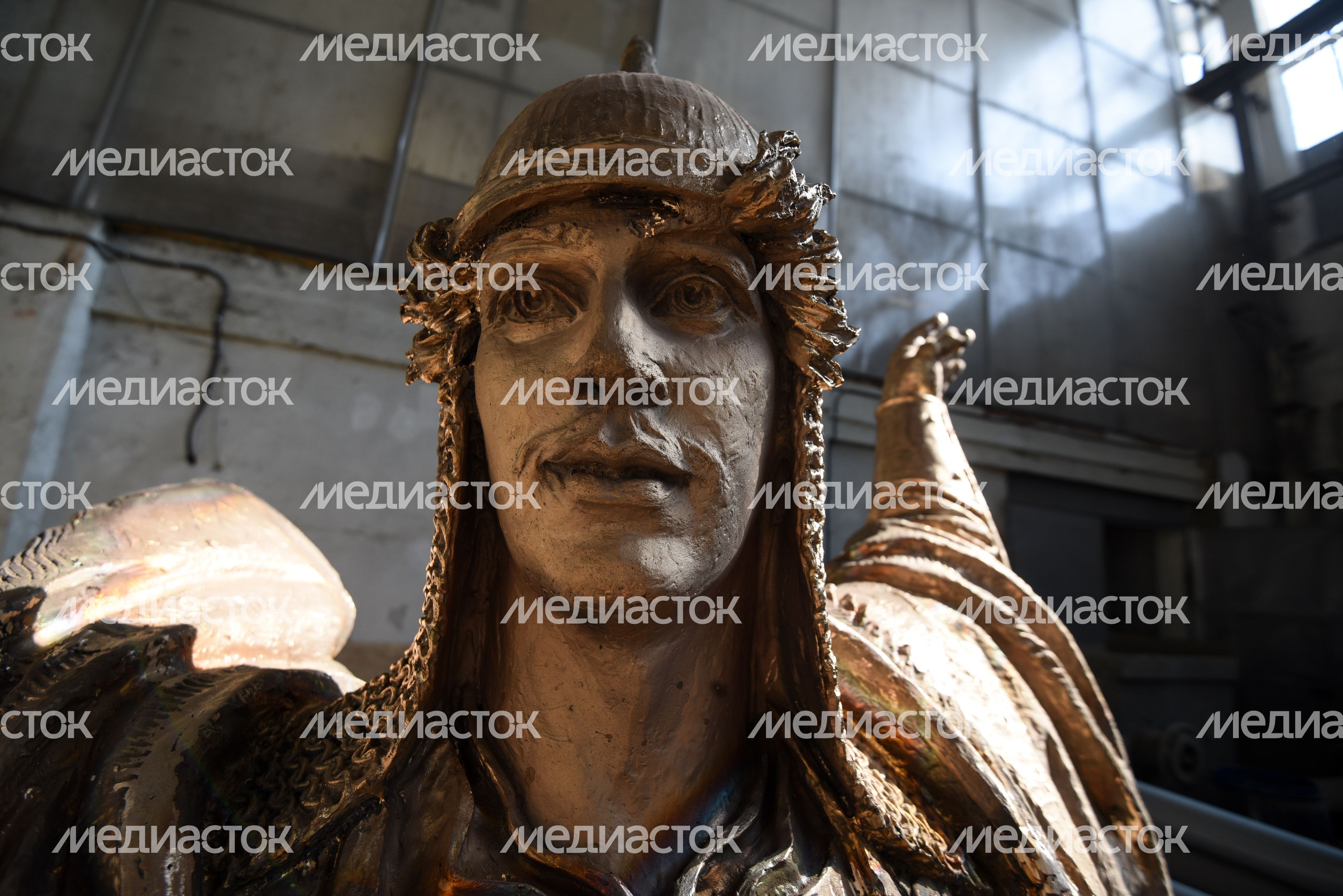 Сборка мемориала «Князь Александр Невский с дружиной» в Химках