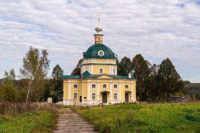 Церковь Михаила Архангела в усадьбе Тараканово в Клину