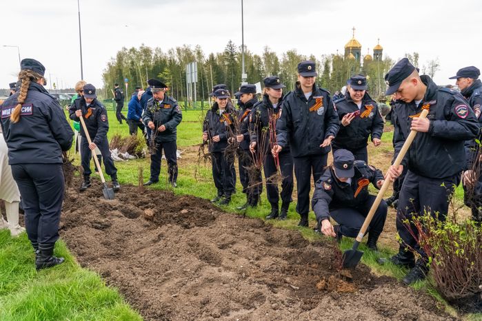 Торжественная высадка масштабного геоглифа к 80-летию Победы