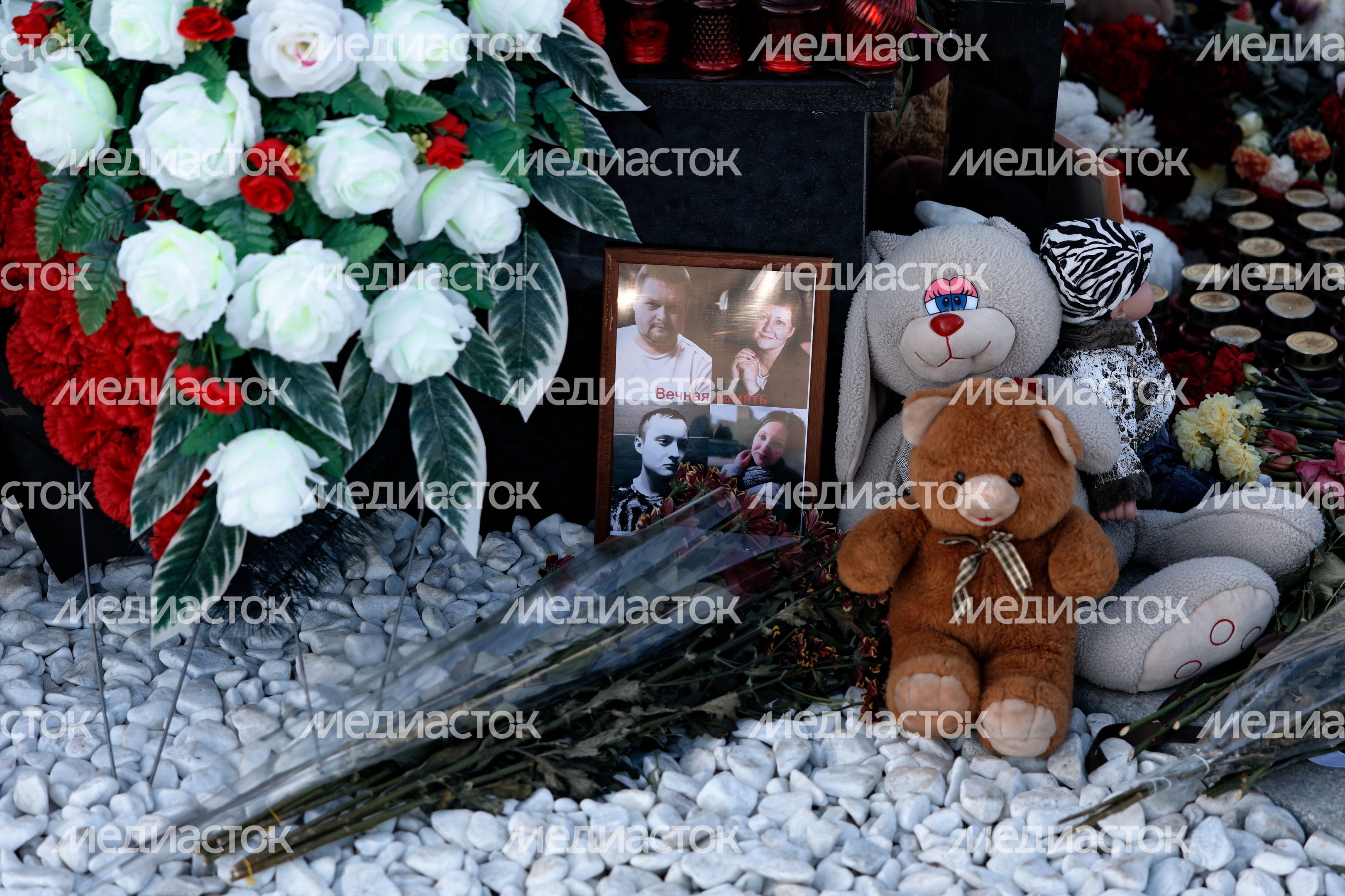 Мемориал в память о жертвах теракта в «Крокус Сити Холле» в Красногорске Мемориал в память о жертвах теракта в «Крокус Сити Холле» в Красногорске