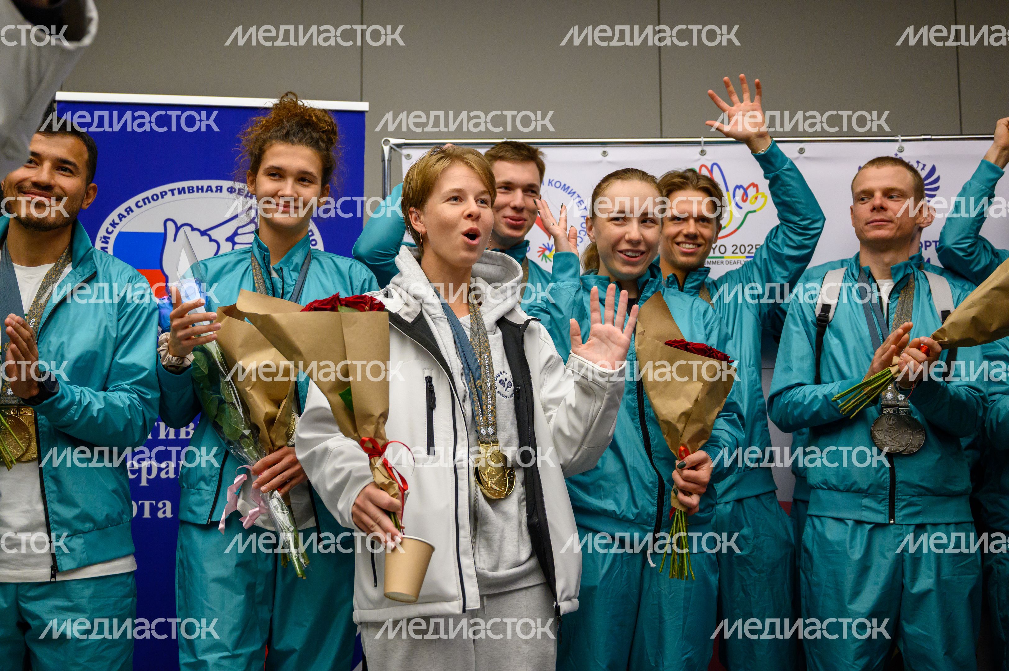 Встреча российской делегации в Шереметьево, вернувшейся с XXV Летних Сурдлимпийских игр в Токио Встреча российской делегации в Шереметьево, вернувшейся с XXV Летних Сурдлимпийских игр в Токио