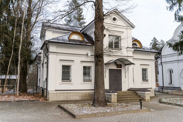 Сергиев Посад. Сергиевский храм. Осень