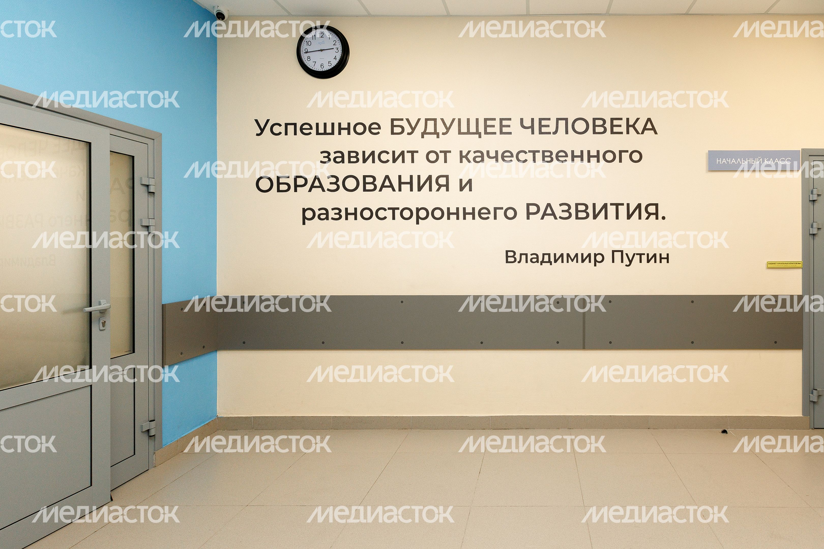 Коридор Центра образования №30 им. А.И. Колдунова после капремонта (корпус 2) в Электроуглях Богородского округа Коридор Центра образования №30 им. А.И. Колдунова после капремонта (корпус 2) в Электроуглях Богородского округа