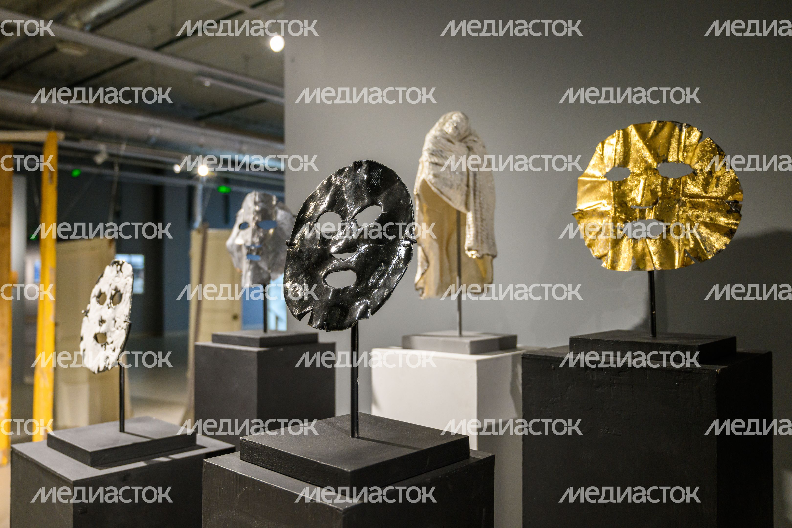 Выставка «Дом от погреба до чердака» в арт-пространстве «Цехъ» на фестивале современного искусства «Перезагрузка» в Зарайске Выставка «Дом от погреба до чердака» в арт-пространстве «Цехъ» на фестивале современного искусства «Перезагрузка» в Зарайске