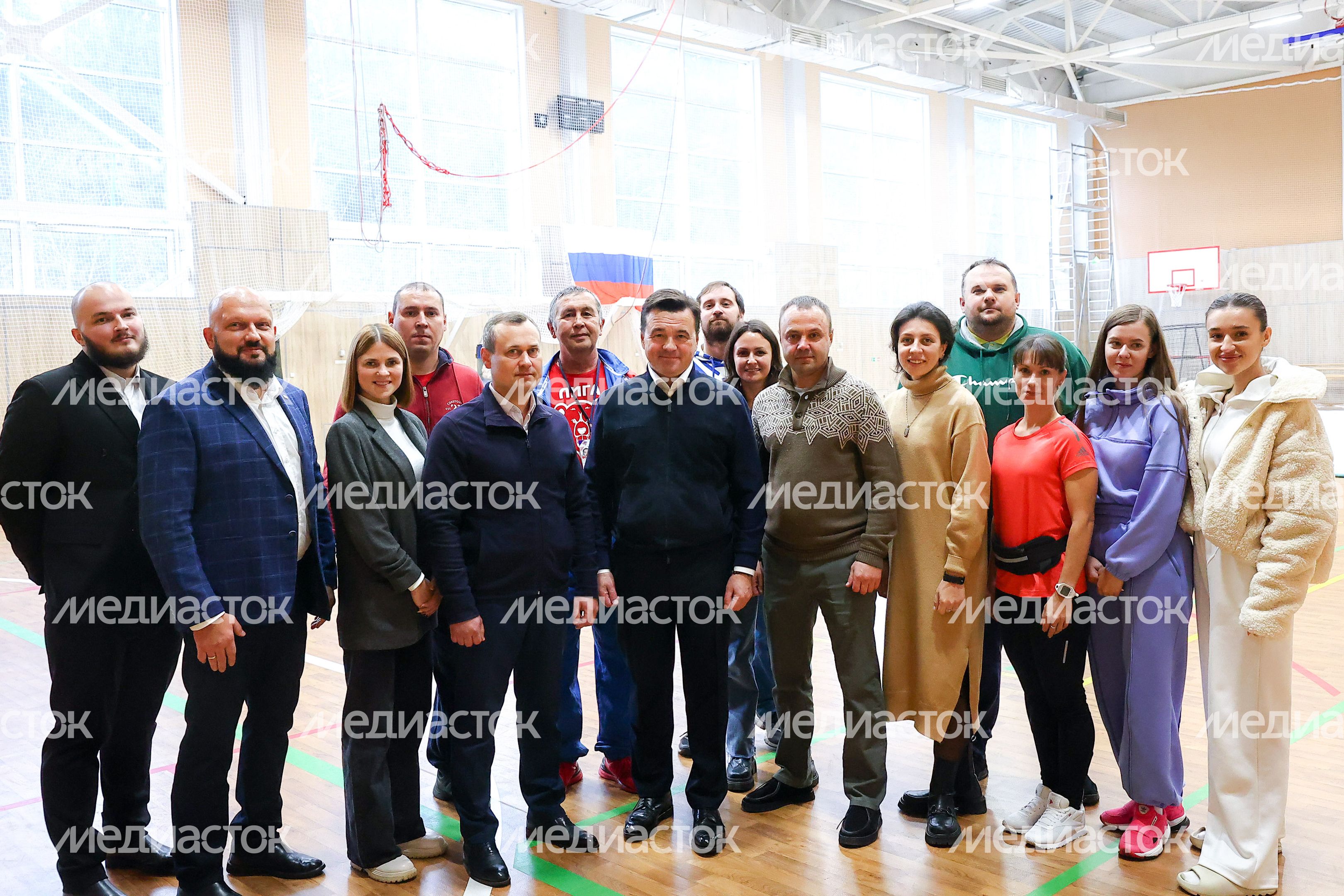 Губернатор с посетителями и тренерами ФОКа «Молодежный»