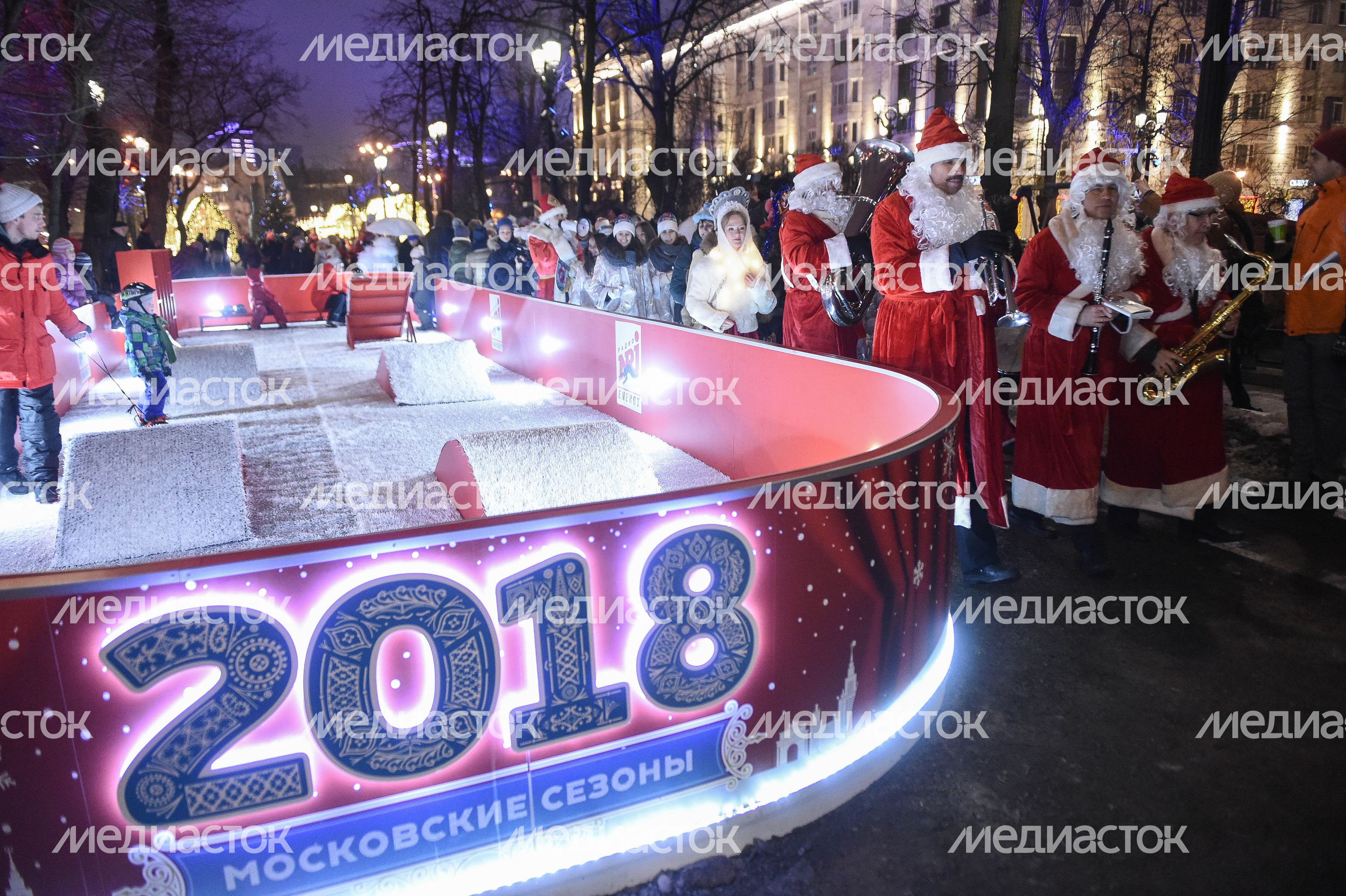 Парад Снегурочек в Москве