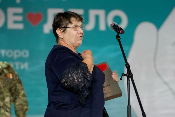 Матери бойцов СВО встретились с сыновьями на церемонии вручения премии "Мы рядом. Доброе дело"