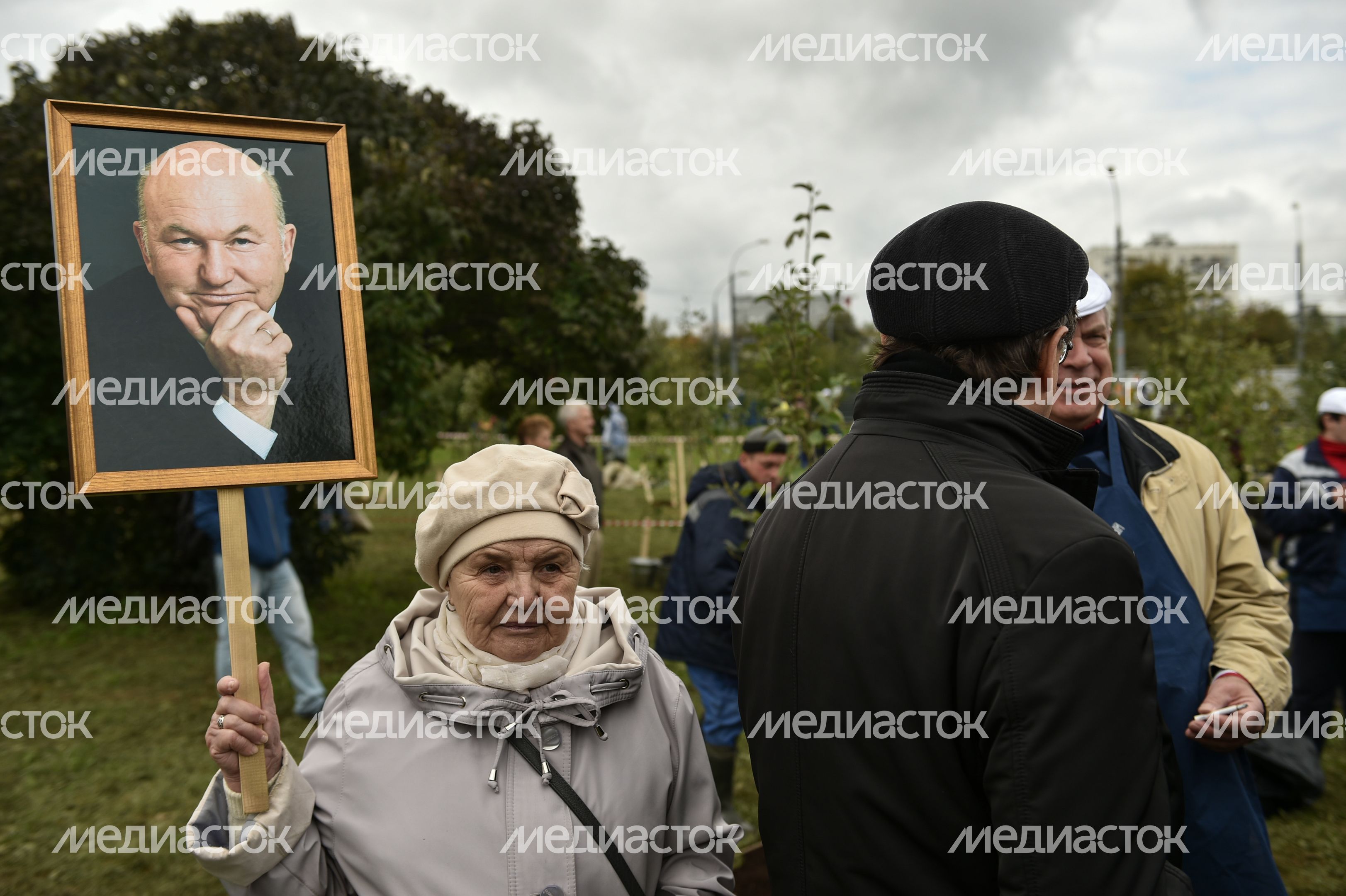 Субботник в честь юбилея бывшего мэра Москвы Юрия Лужкова