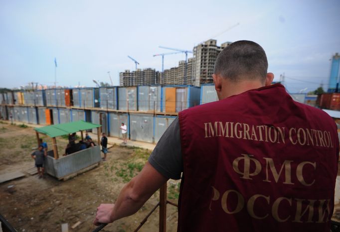 Рейд по пресечению незаконной миграции на стройке в Химках