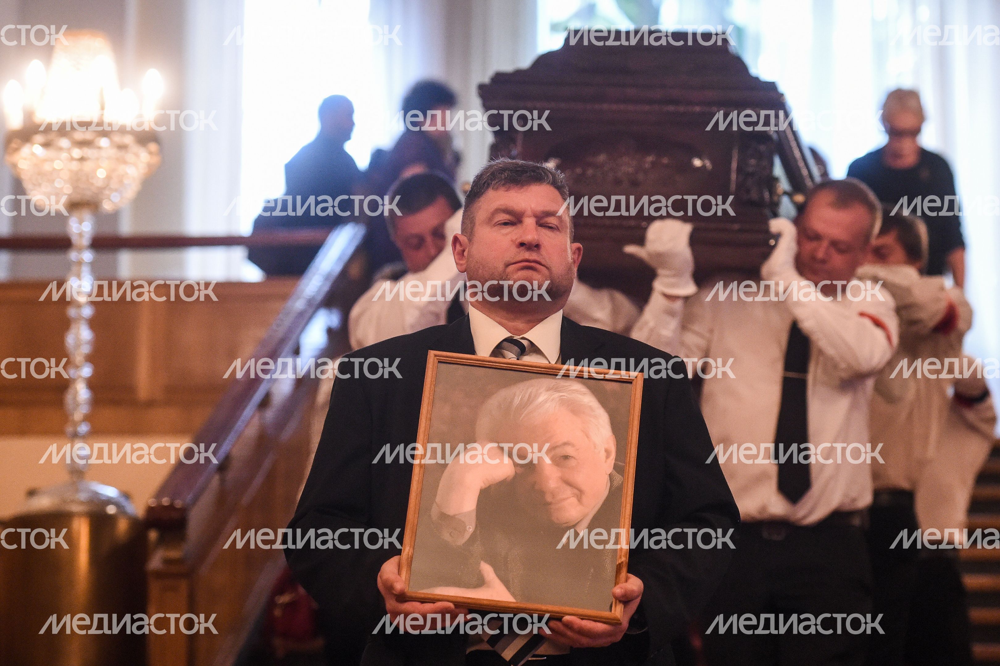 Церемония прощания с писателем Владимиром Войновичем в Москве Церемония прощания с писателем Владимиром Войновичем в Москве