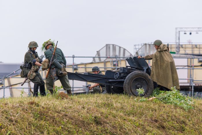 Эпизод Курской битвы под Прохоровкой на военно-исторической реконструкции в Центральном парке «Патриот»