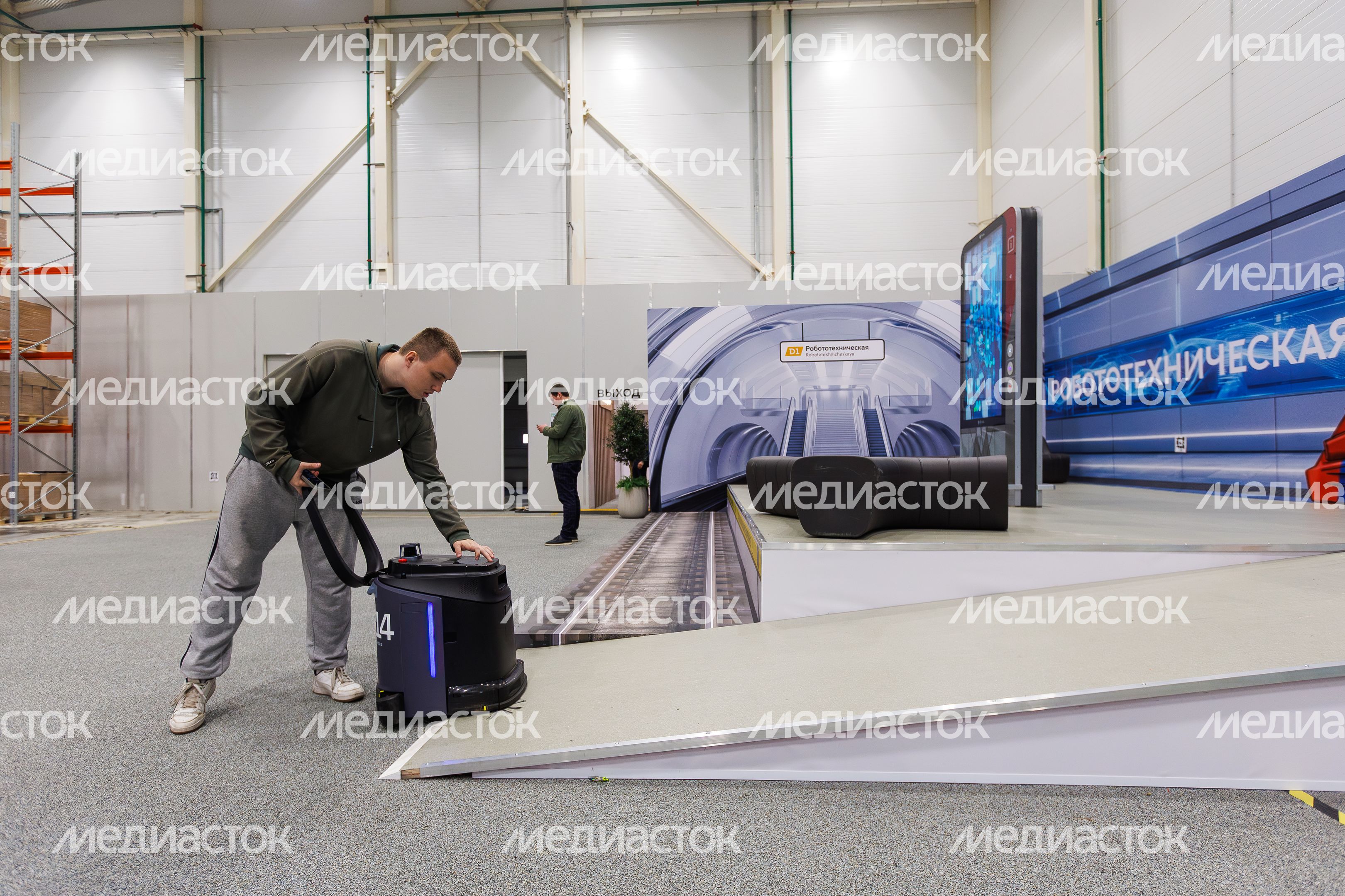 Промышленный робот-мойщик на технофестивале Startup Village 2026 в технопарке «Сколково»
