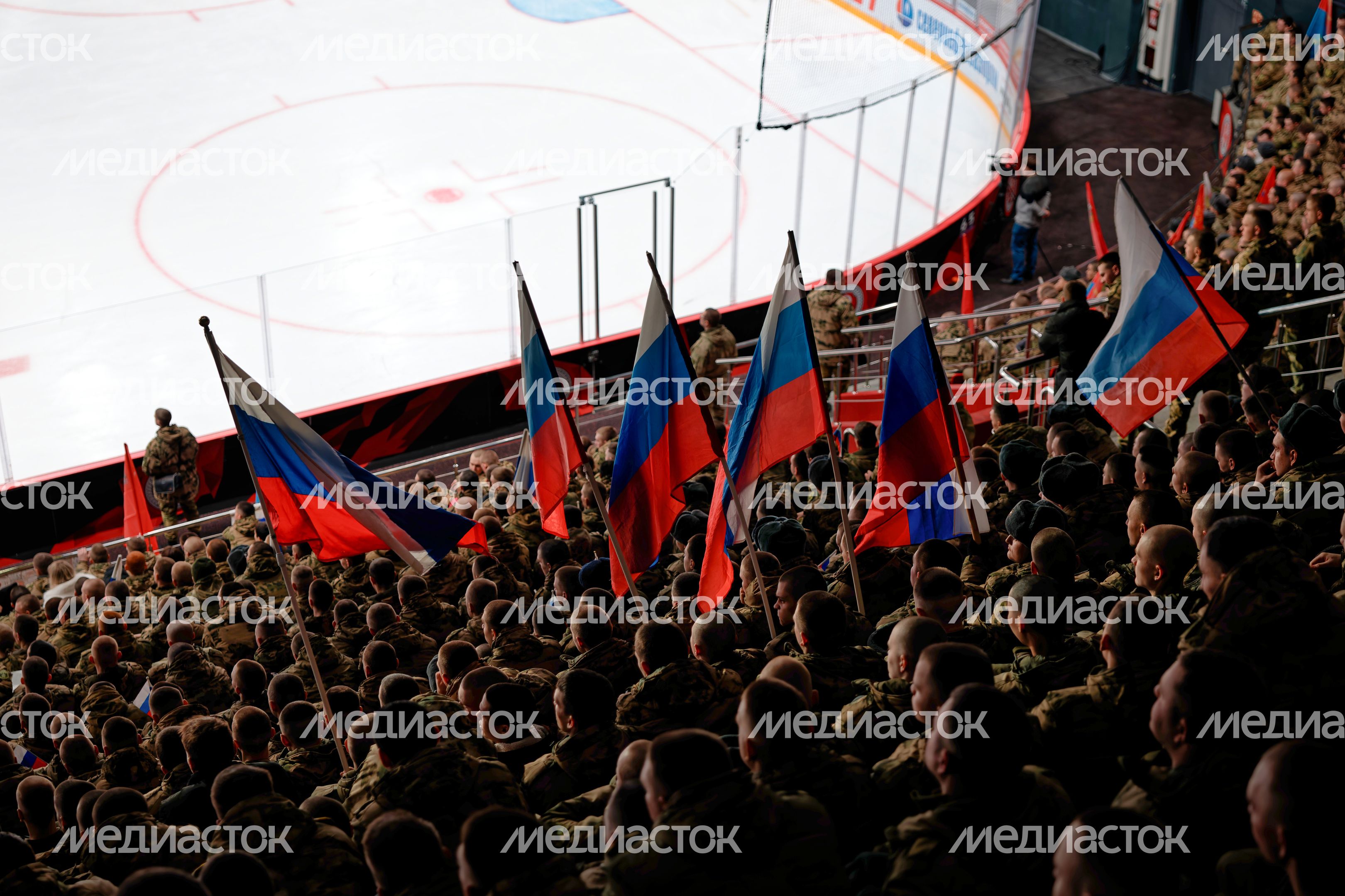 Матч Героев Подмосковья с легендами хоккея в Балашихе Матч Героев Подмосковья с легендами хоккея в Балашихе
