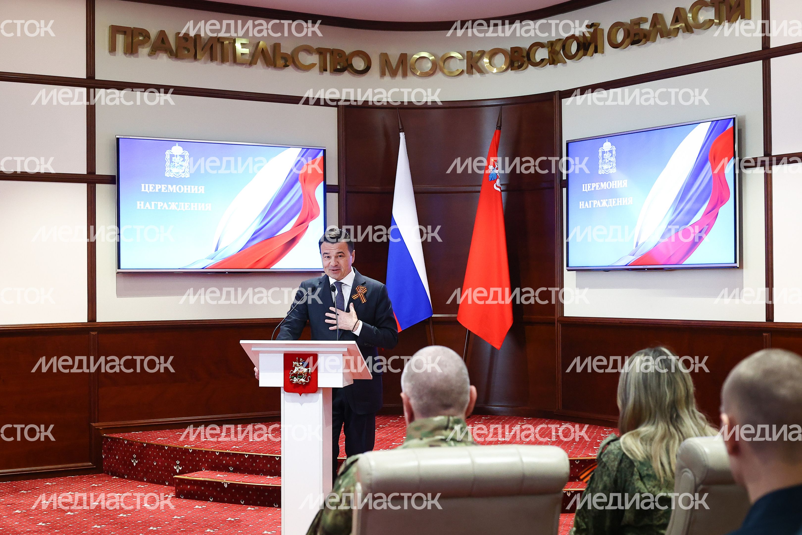 Губернатор вручил государственные награды добровольцам отряда БАРС