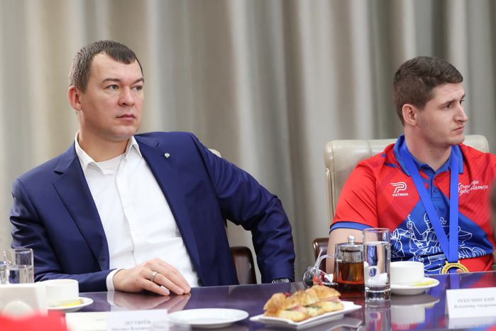 Михаил Дегтярев поздравил команду по следж-хоккею «Гвардия» с победой