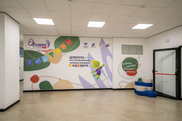 Коридор во втором отделении лицея им. Д.И. Менделеева в Клину после капитального ремонта