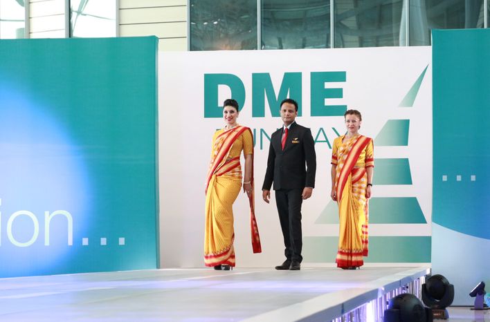 Показ формы бортпроводников DME Runway в Домодедово