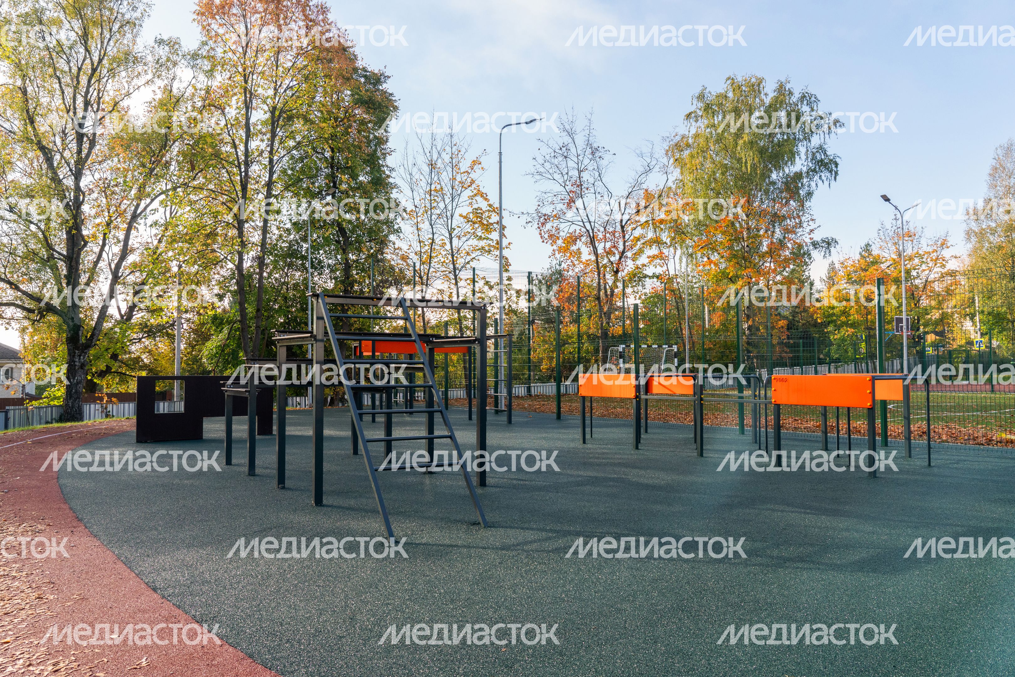 Спортивная площадка у Радумльского лицея-интерната в округе Солнечногорск после капитального ремонта Спортивная площадка у Радумльского лицея-интерната в округе Солнечногорск после капитального ремонта