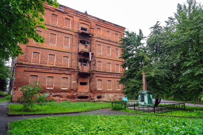 Памятник В. А. Владыкину в Высоковске округа Клин