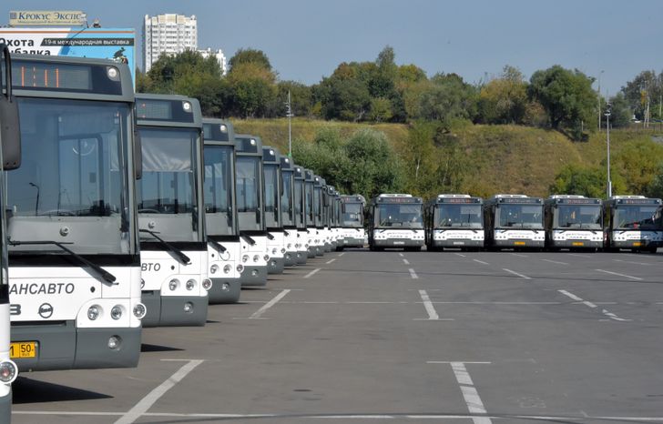 А. Воробьев вручил муниципалитетам ключи от 126 новых автобусов