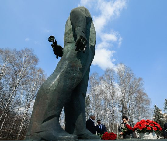 Посещение губернатором космонавта первого отряда