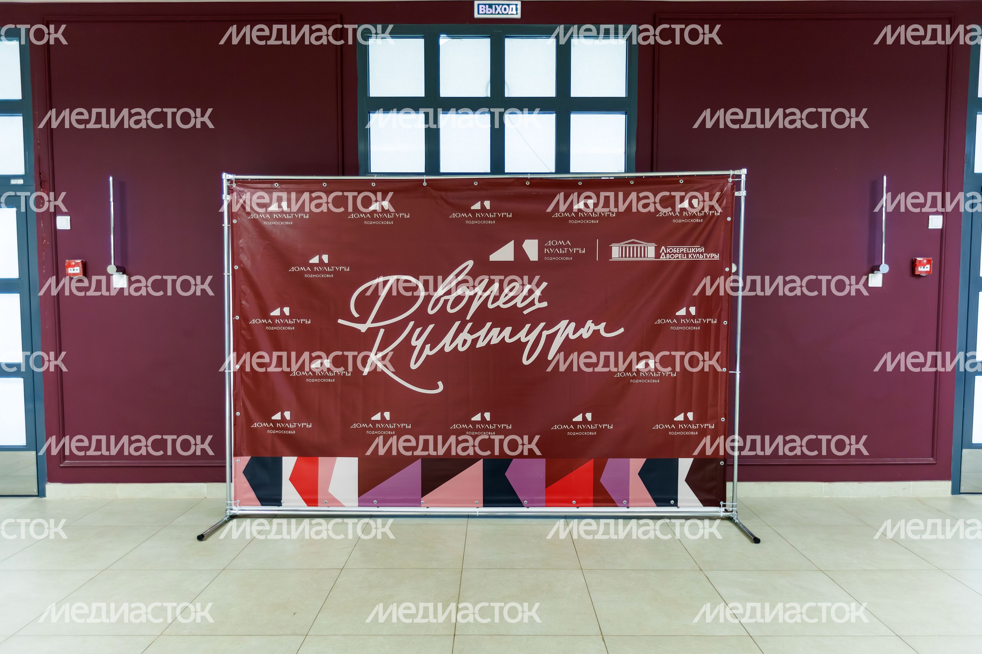 Элементы декора Люберецкого дворца культуры оформлены в едином стиле проекта «Умный ДК» Элементы декора Люберецкого дворца культуры оформлены в едином стиле проекта «Умный ДК»