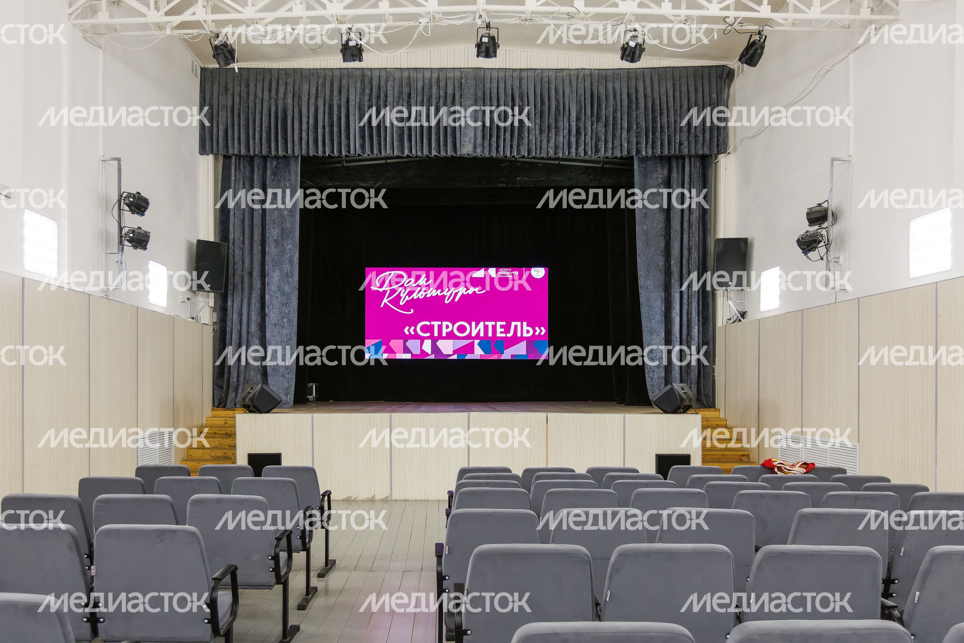 Сельский Дом культуры «Строитель» в поселке Комбината Стройматериалов-1 Раменского округа после капремонта Сельский Дом культуры «Строитель» в поселке Комбината Стройматериалов-1 Раменского округа после капремонта