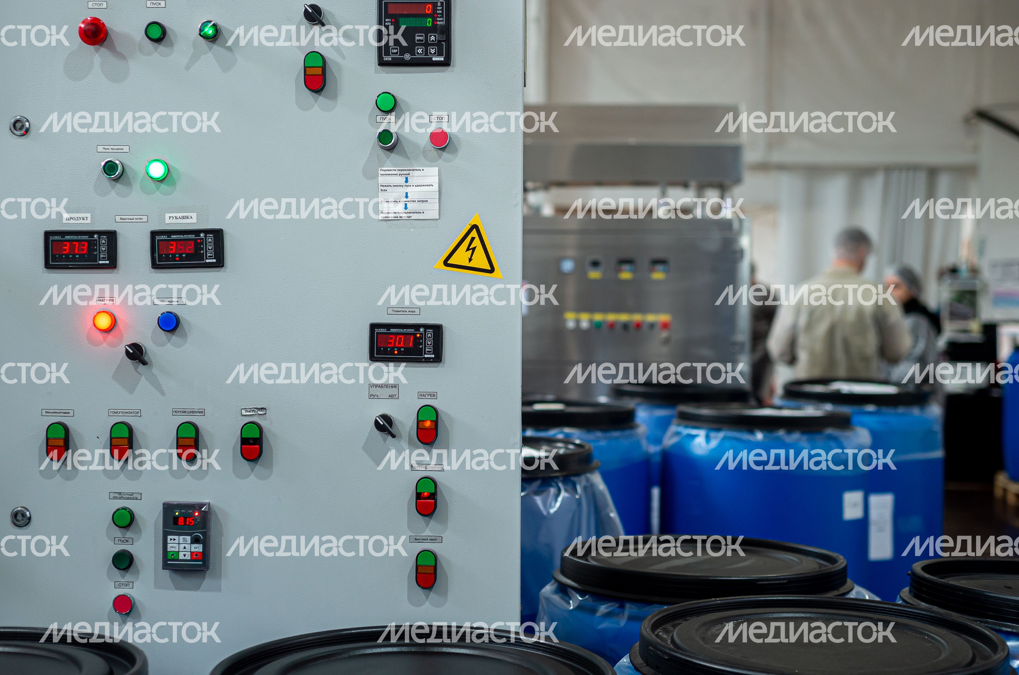 Процесс работы фабрики косметического бренда Mixit