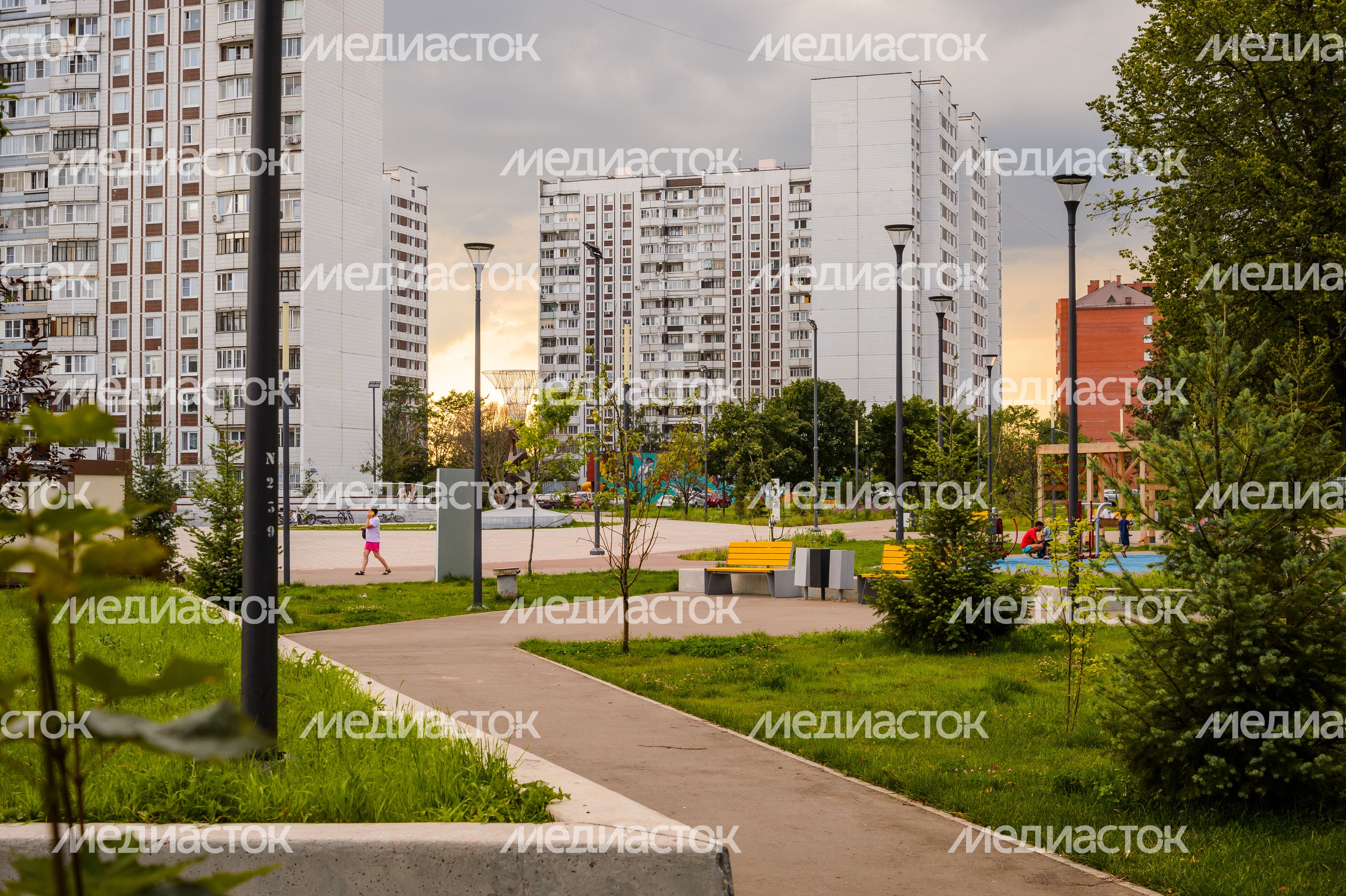 Черноголовка. Сквер имени Исаака Халатникова