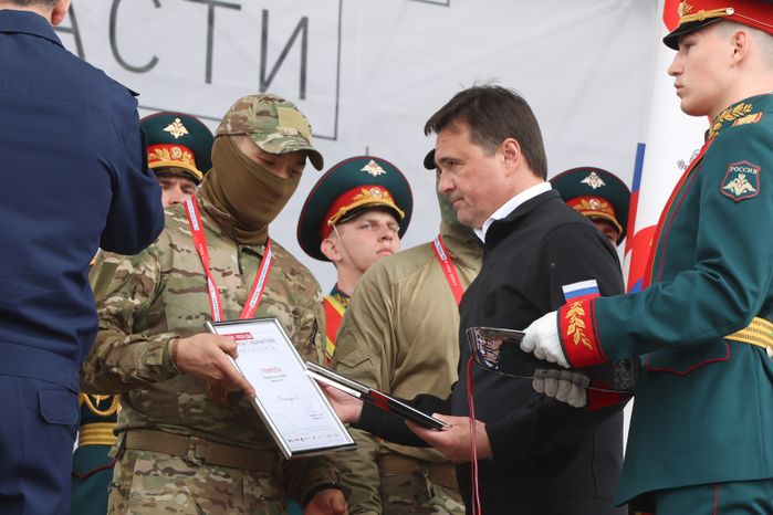 Андрей Воробьев вручил призы победителям III "Кубка Победы" по армейскому тактико-стрелковому многоборью